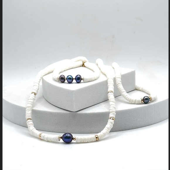 Natural Clamshell & Peacock Pearl Bracelet with 14k Gold Filled Components - Picture 7 of 7